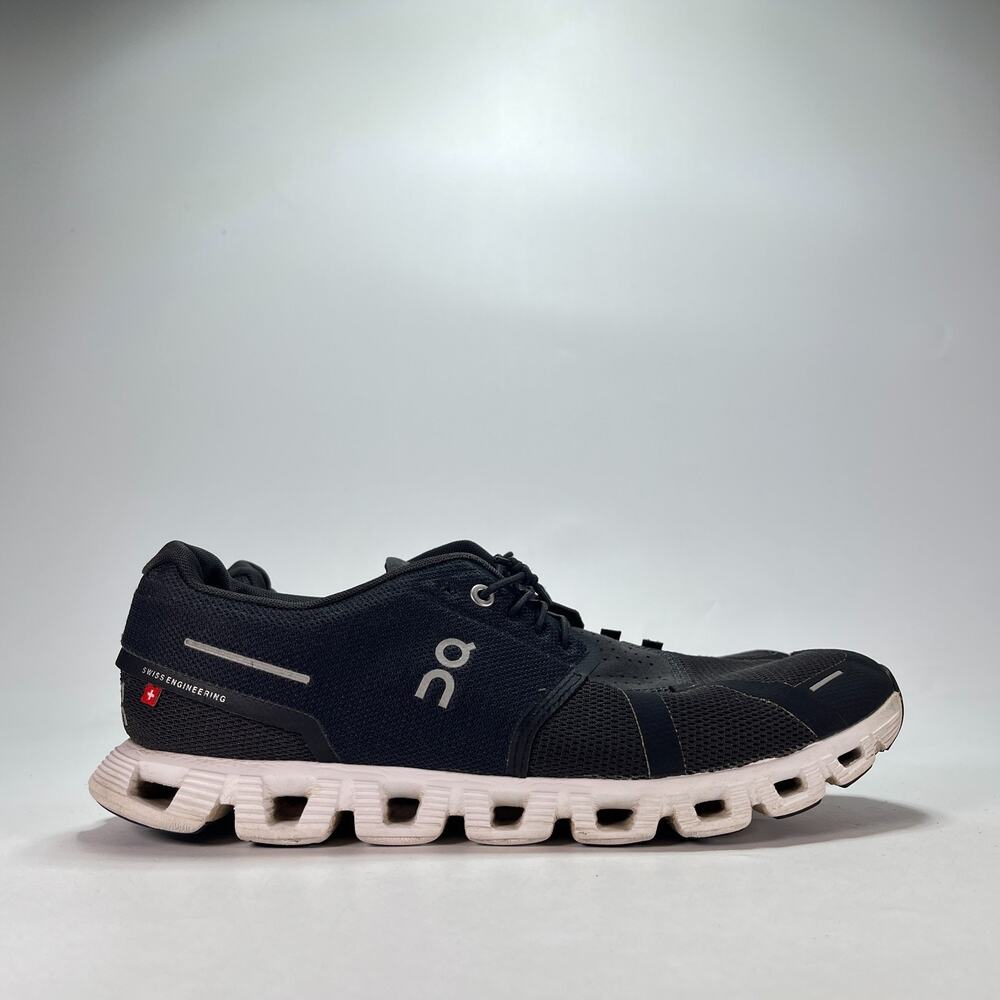 On Cloud 5 Black White Lightweight Lace Up Running Shoes 59.98919 Mens Size 10.5